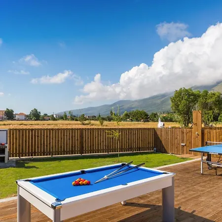 Maira Rose By * Katastárion